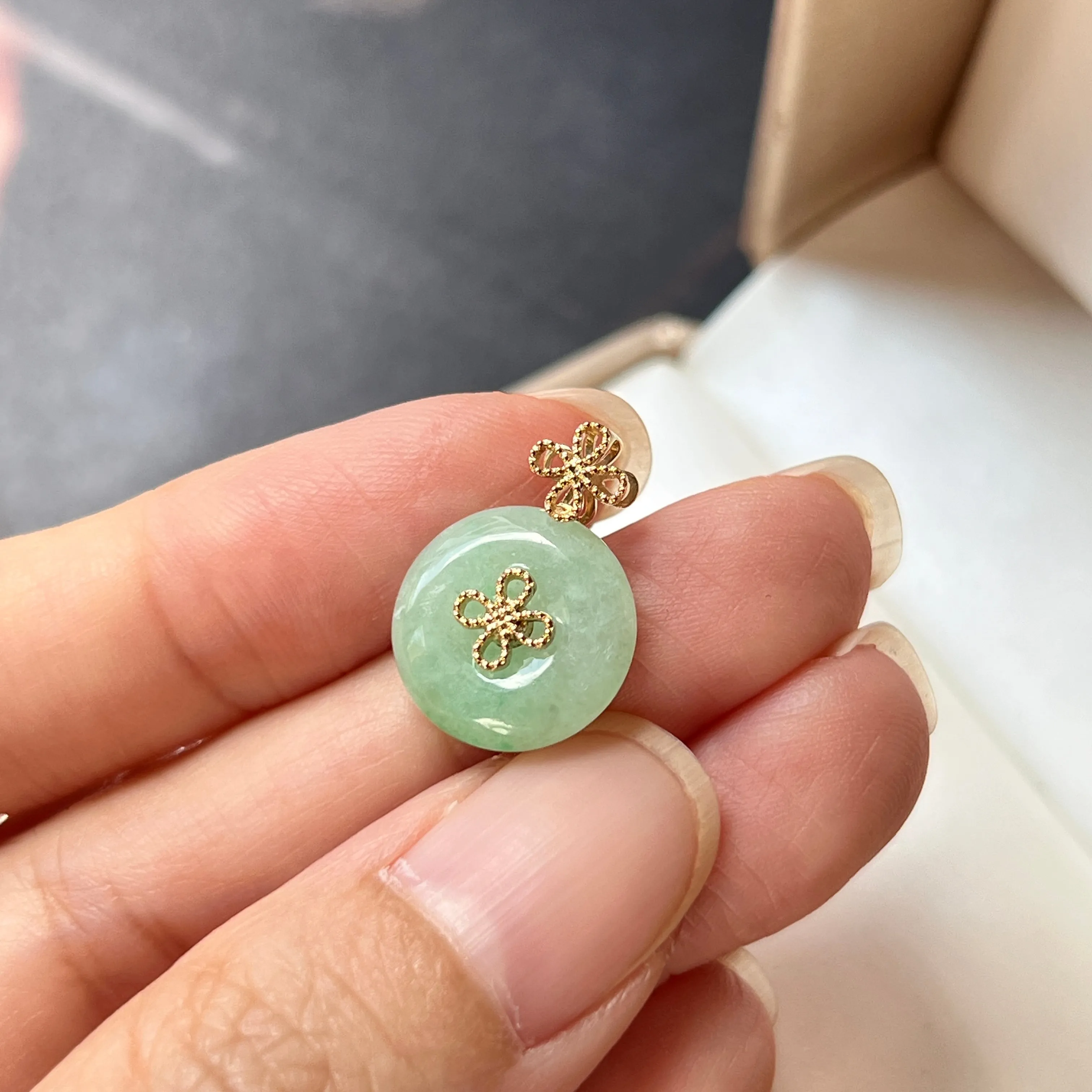 A-Grade Jadeite M.Petals Lilac Flower Donut Pendant No.172082