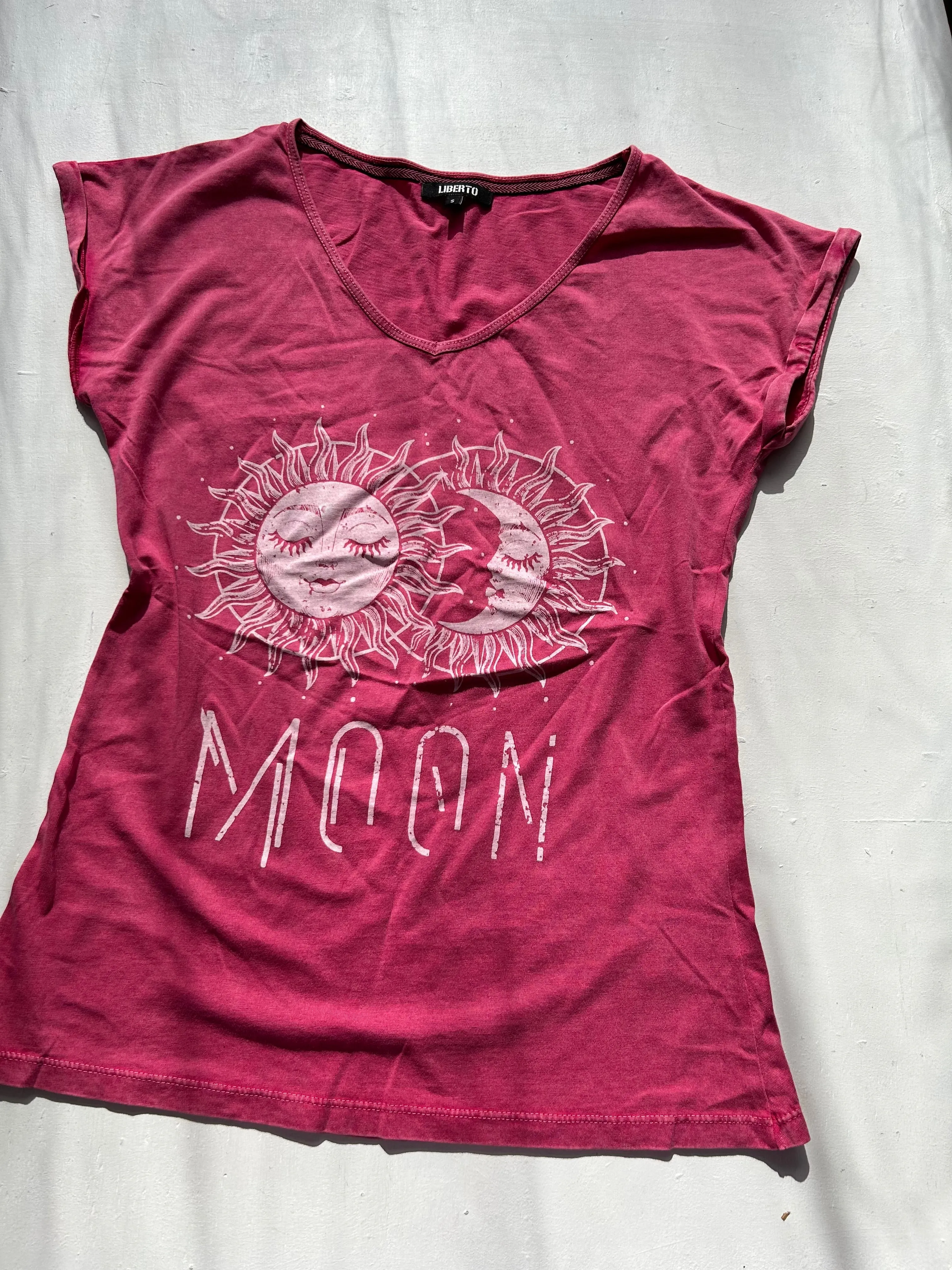 Pink graphic print tee (M)