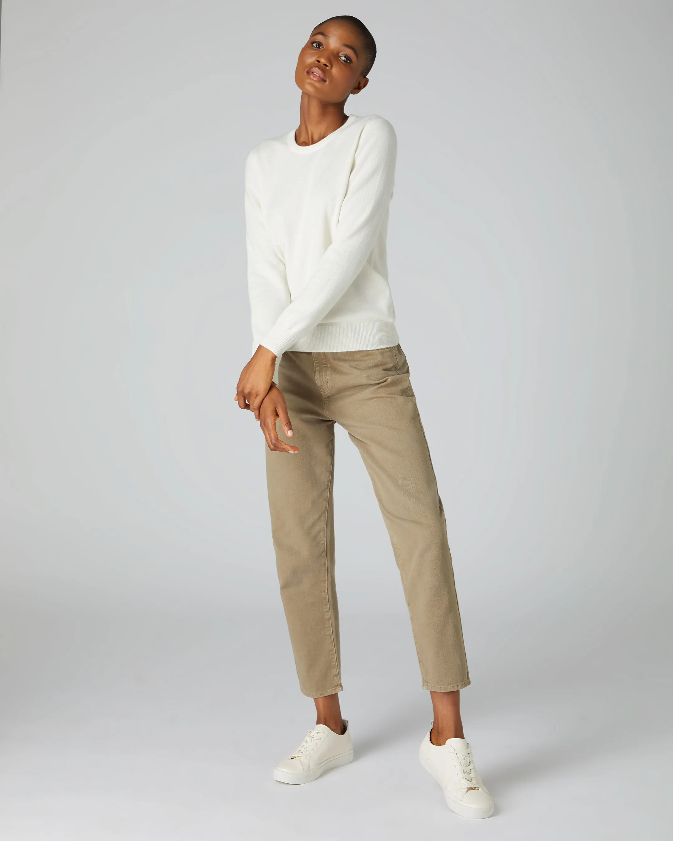 Women's Evie Classic Round Neck Cashmere Sweater New Ivory White